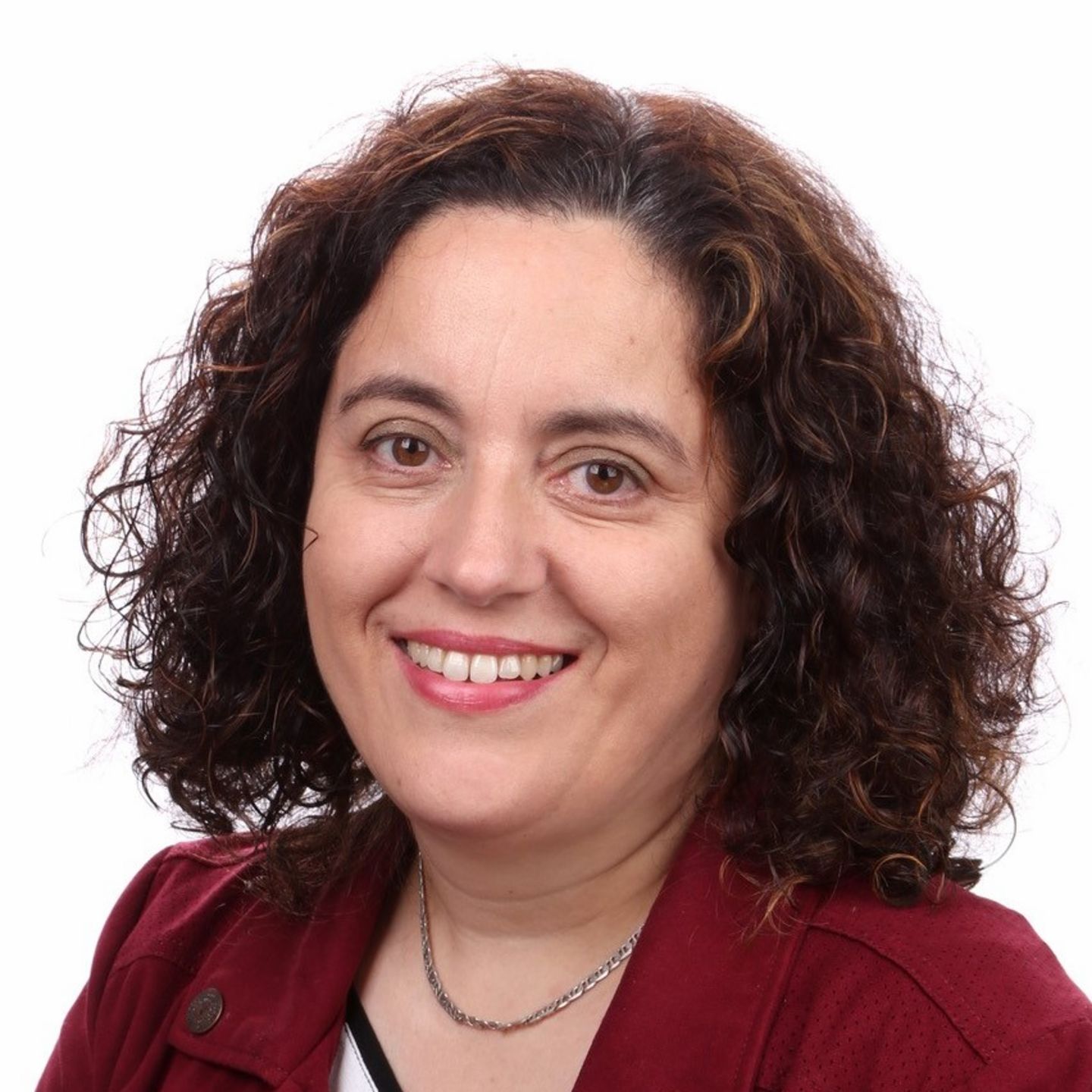 Ein Porträtfoto zeigt Maria Carmen Vinseiro, Cross Border Partnermanagement & Collection Specialist bei EOS Schweiz