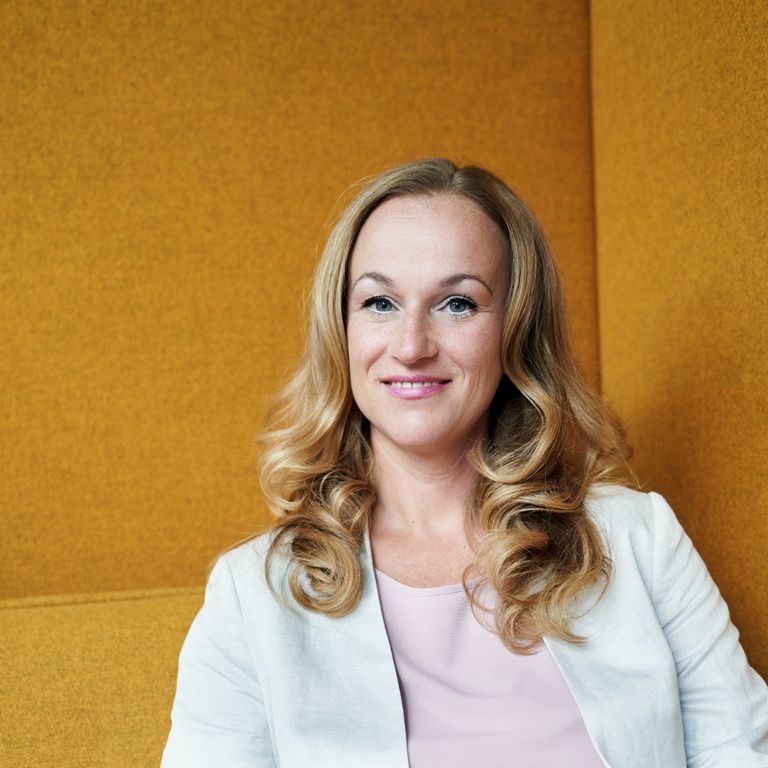 Internationales Inkasso: Romina Rosiello-Ene, Senior Manager International Relations & Solutions im Cross-border Center bei EOS in Hamburg