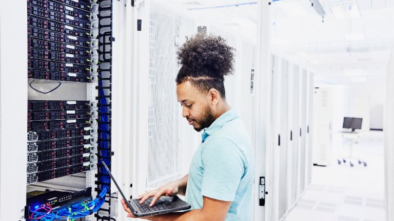 Cyber Security hat für EOS höchste Priorität. Dafür baut das Unternehmen einen internationalen Schutzschirm auf.