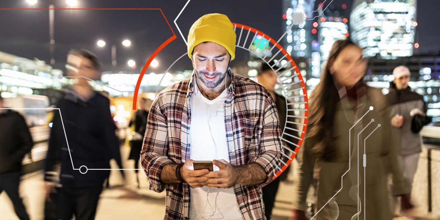 Smartphone-Nutzer in der Großstadt: Daten sind zu einem zentralen Wirtschaftsgut geworden.