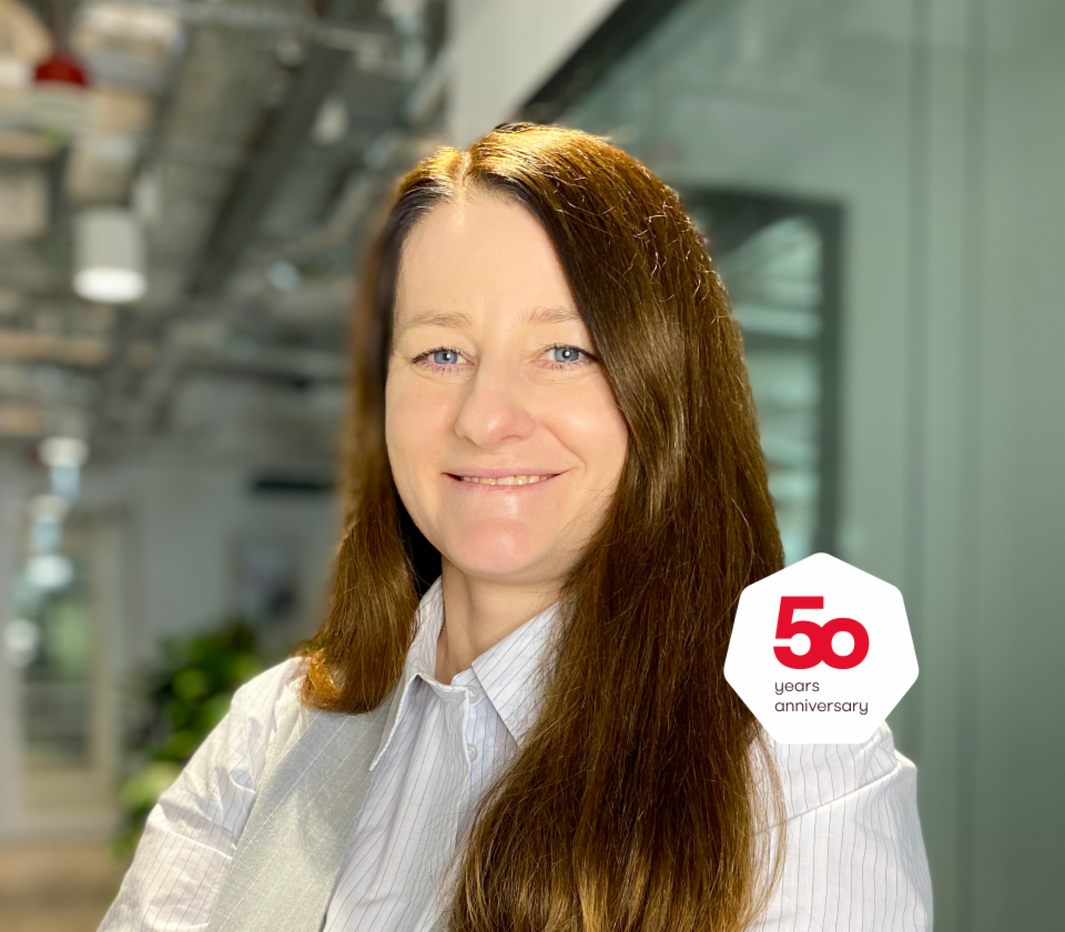 Portrait von Agnieszka Chromińska, Director Unsecured Receivables Department, EOS Polen in einem Büro-Kontext