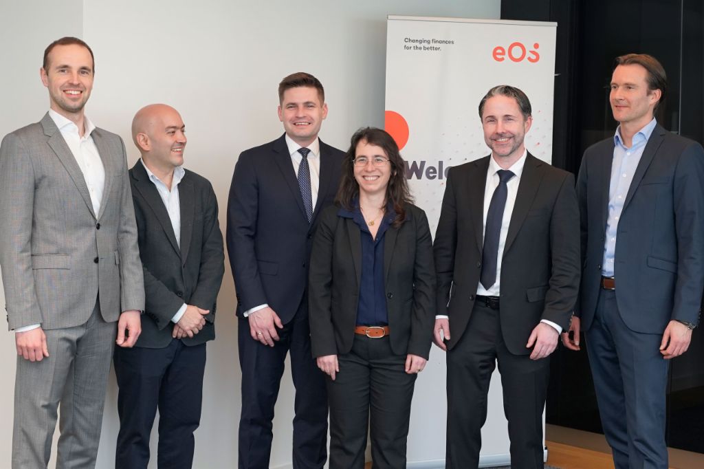 Vertreter der IFC besuchten EOS in Hamburg, um die Zusammenarbeit auf dem polnischen Markt zu feiern und das Engagement für nachhaltige Investitionen zu bekräftigen (von links nach rechts: Borys Drajczyk, Chief Investment and Technology Officer bei EOS Poland, Marcos Gomez Sierra, Industry Specialist - Distressed Assets Investing at IFC - International Finance Corporation, Dariusz Petynka Managing Director EOS Poland, Ariane di Iorio, Global Head of Distressed Assets Investments at IFC, Marwin Ramcke, CEO der EOS Gruppe, Carsten Tidow, Geschäftsführer der EOS Gruppe, verantwortlich für die Region Eastern Europe)